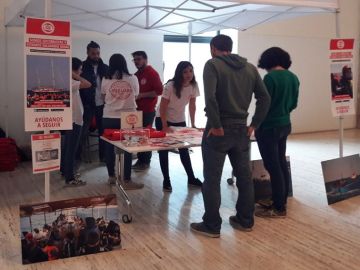 Voluntarios de Proactiva Open Arms recaudan fondos en el Museo Marítimo de Barcelona Voluntarios de Proactiva Open Arms recaudan fondos en el Museo Marítimo de Barcelona