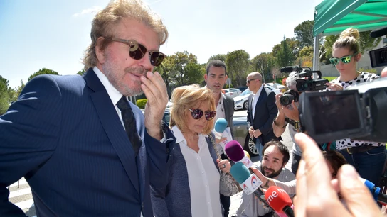 María Teresa Campos y Edmundo, 'Bigote Arrocet' En la capilla ardiente de José María Iñigo