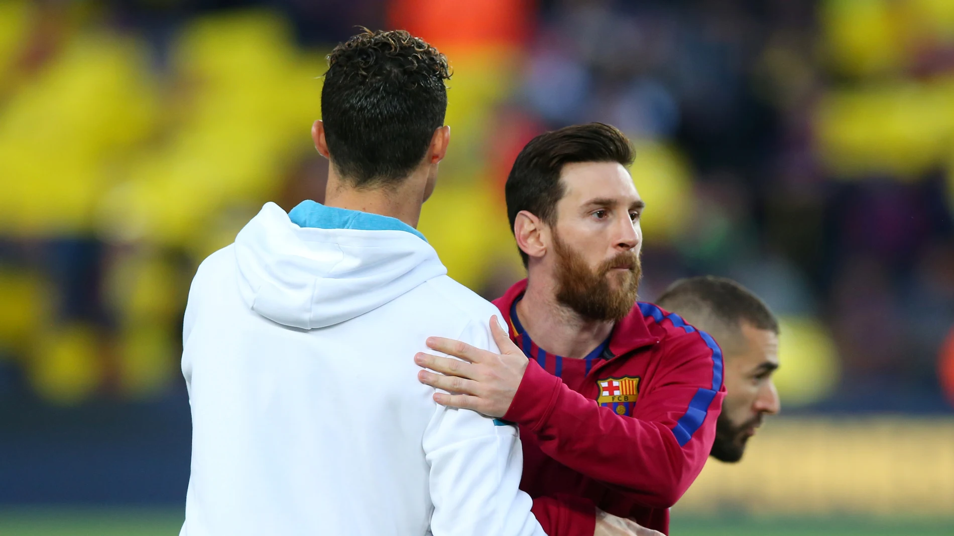 Cristiano y Messi se saludan en en inicio