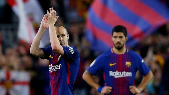 Iniesta despidiéndose del último Clásico Iniesta despidiéndose del último Clásico