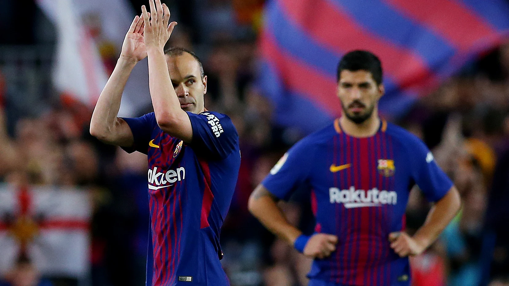 Iniesta despidiéndose del último Clásico