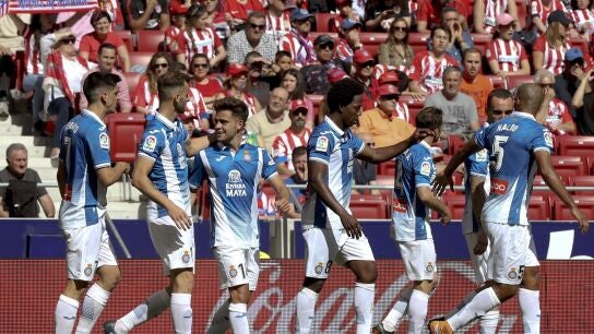 Los jugadores del Espanyol celebran su gol contra el Atl&eacute;tico de Madrid