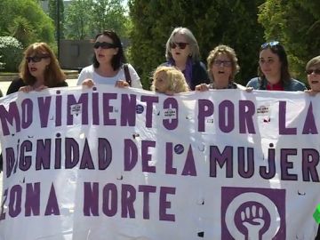 Concentración en Alcobendas contra la sentencia de 'La Manada': "Es indignante el doble rasero que se utiliza frente a cualquier tipo de delito y los de violencia machista" Concentración en Alcobendas contra la sentencia de 'La Manada': "Es indignante el doble rasero que se utiliza frente a cualquier tipo de delito y los de violencia machista"