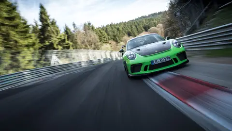 No es broma: el Porsche 911 GT3 RS pudo marcar su tiempazo en Nürburgring gracias a Chevrolet No es broma: el Porsche 911 GT3 RS pudo marcar su tiempazo en Nürburgring gracias a Chevrolet