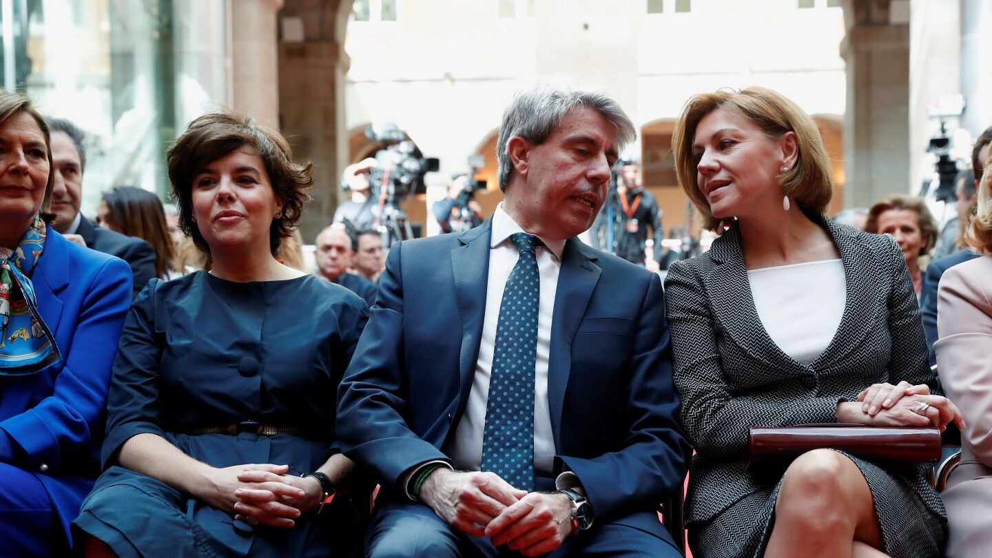 El presidente de funciones de la Comunidad de Madrid, &Aacute;ngel Garrido, junto a Sa&eacute;nz de Santamar&iacute;a y Cospedal