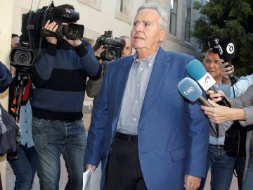 Imagen de Díaz Alperi a su llegada a los juzgados Imagen de Díaz Alperi a su llegada a los juzgados