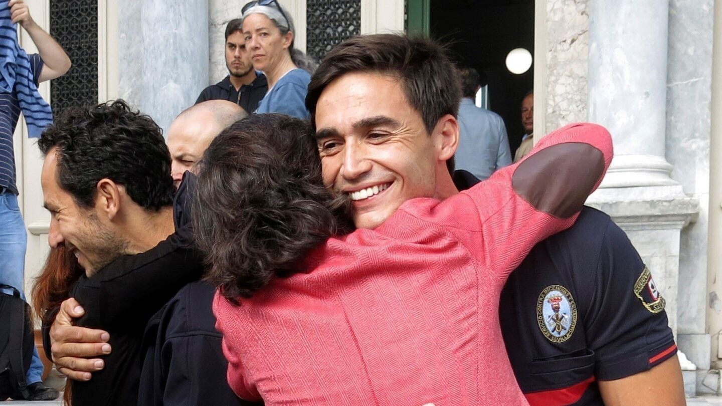 Jos&eacute; Enrique Rodr&iacute;guez, uno de los tres bomberos de la ONG Proem-Aid