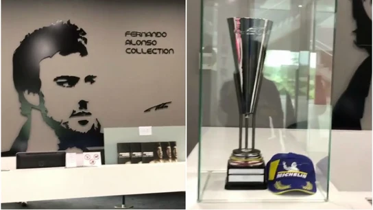 Fernando Alonso muestra su trofeo de ganador en Spa Fernando Alonso muestra su trofeo de ganador en Spa