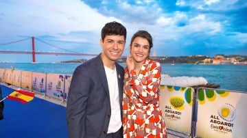 Alfred y Amaia en la "alfombra azul" que dio comienzo a Eurovisión