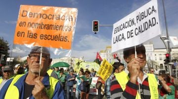 Integrantes de la Marea Verde en una manifestación