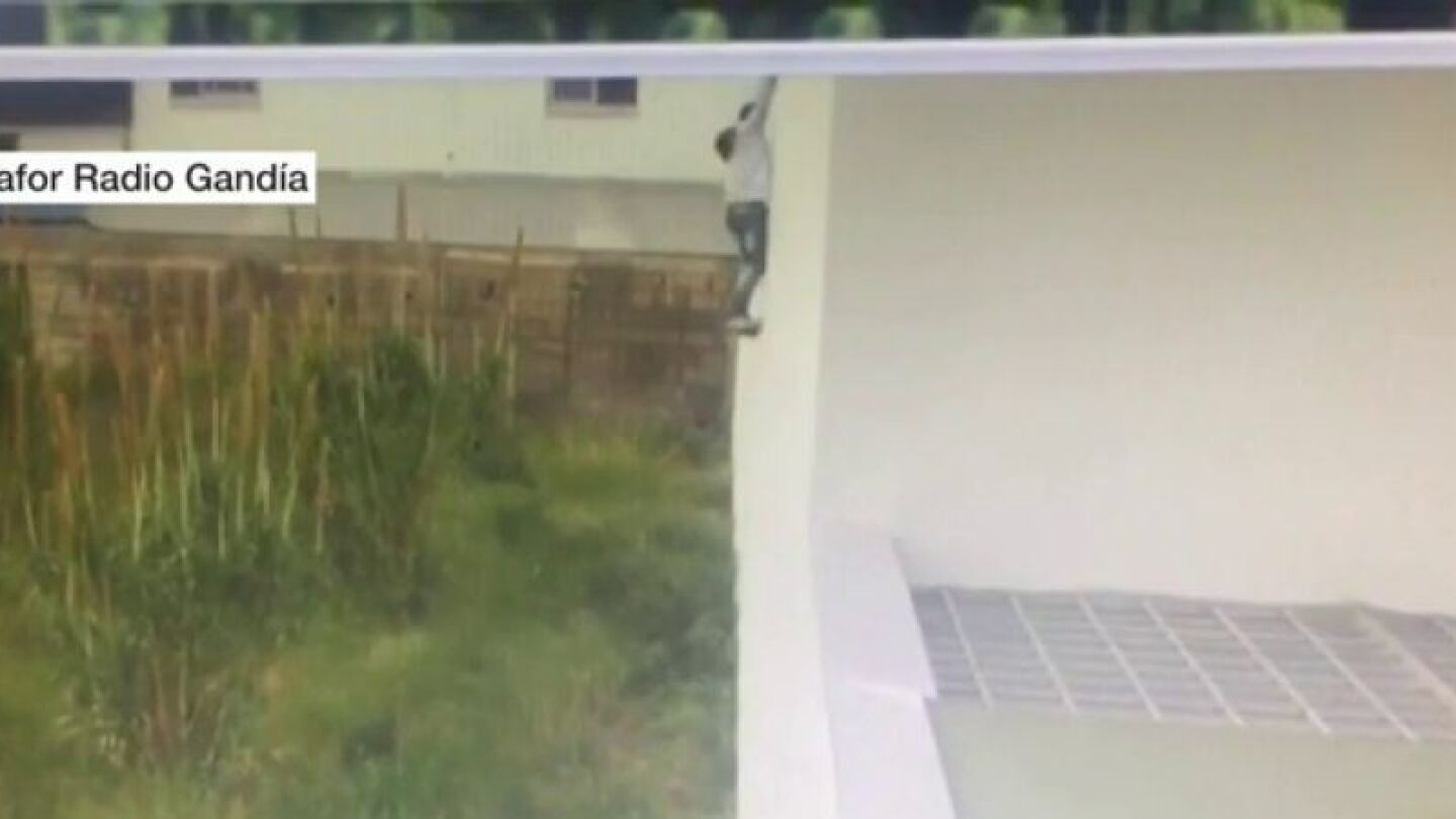Un joven se escapa del calabozo en Gand&iacute;a