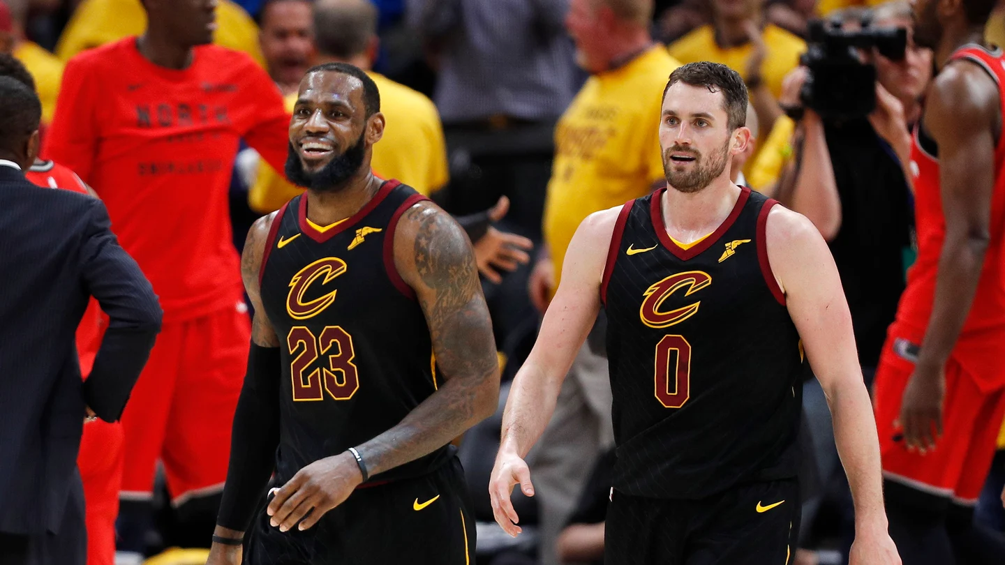 LeBron James sonríe junto a Kevin Love LeBron James sonríe junto a Kevin Love