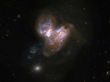 Un gigantesco flujo de gas generado por explosiones de supernova Un gigantesco flujo de gas generado por explosiones de supernova