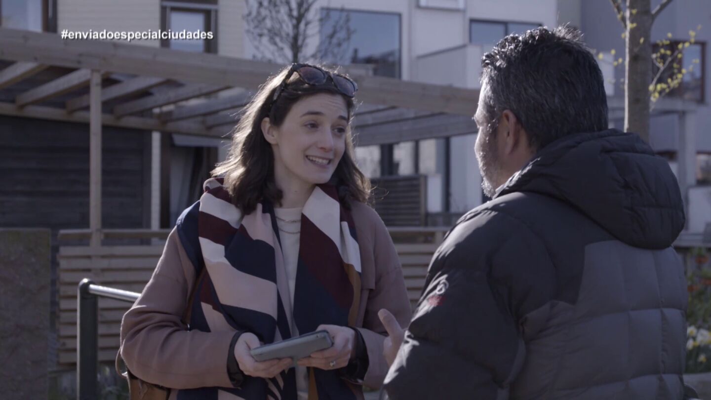 Victoria Percovich, economista, con Jalis de la Serna en Enviado especial: la ciudad del ma&ntilde;ana