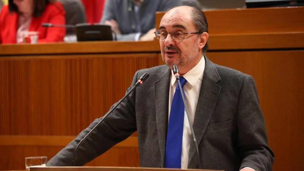 El presidente de Aragón, Javier Lambán, en el pleno