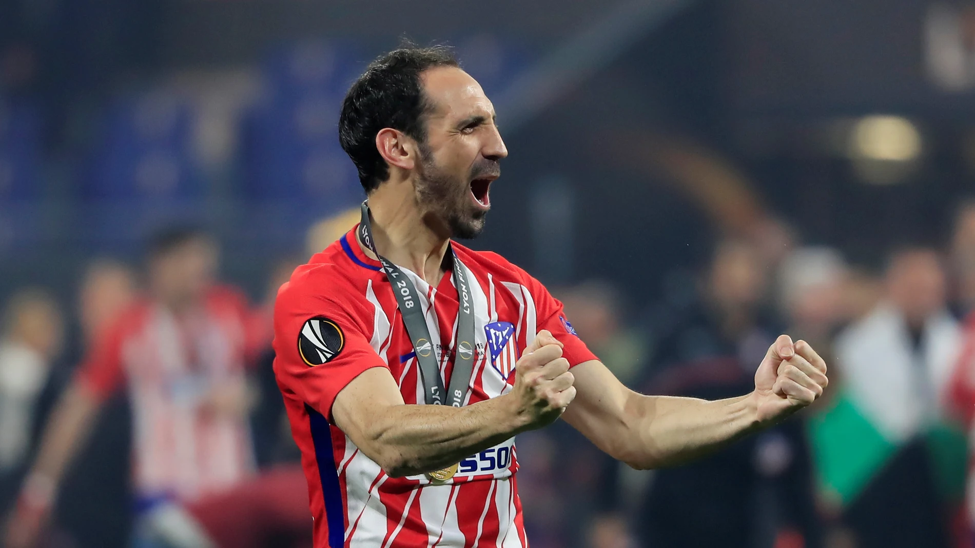 Juanfran celebra el título de la Europa League