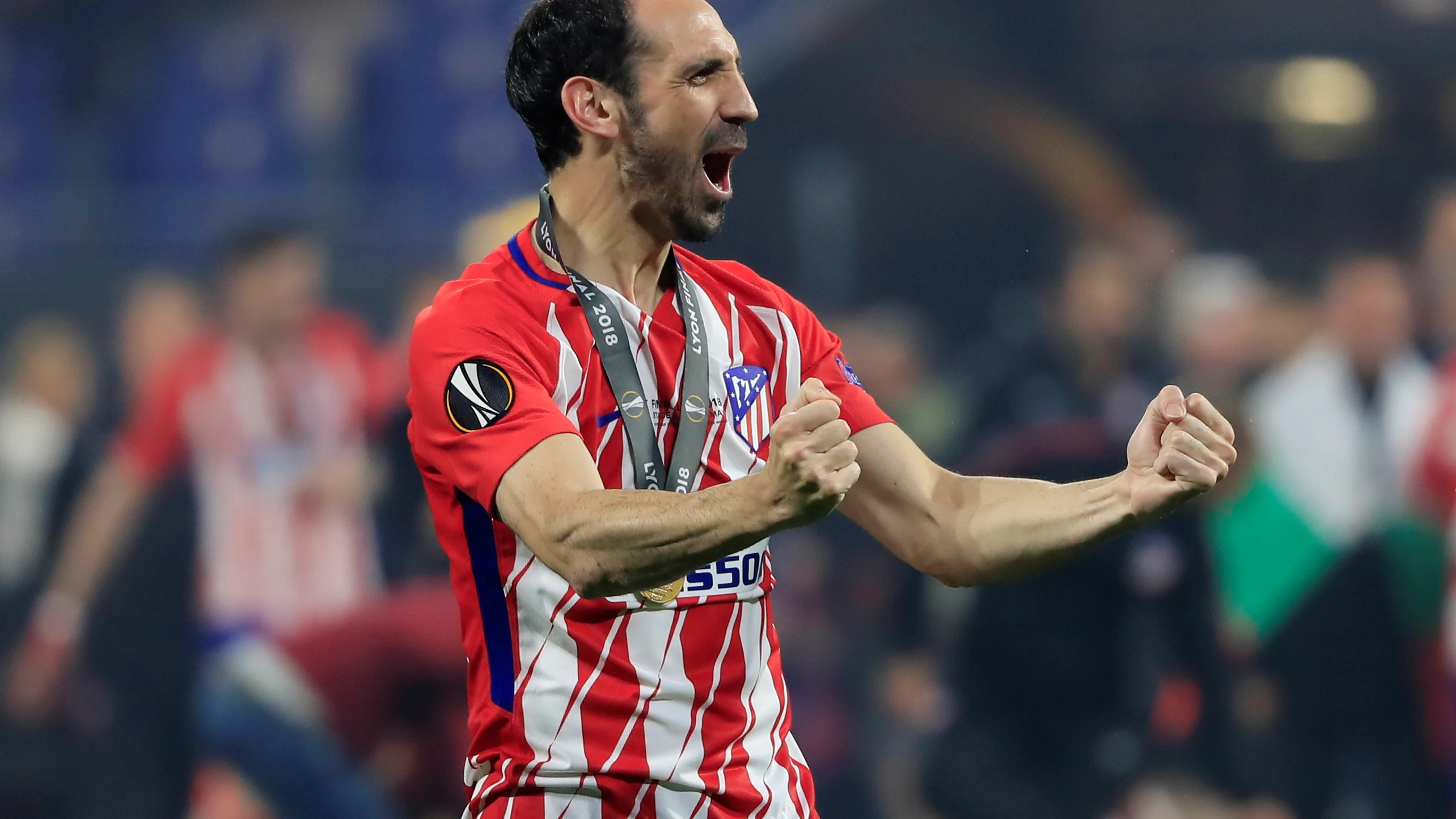 Juanfran celebra el título de la Europa League