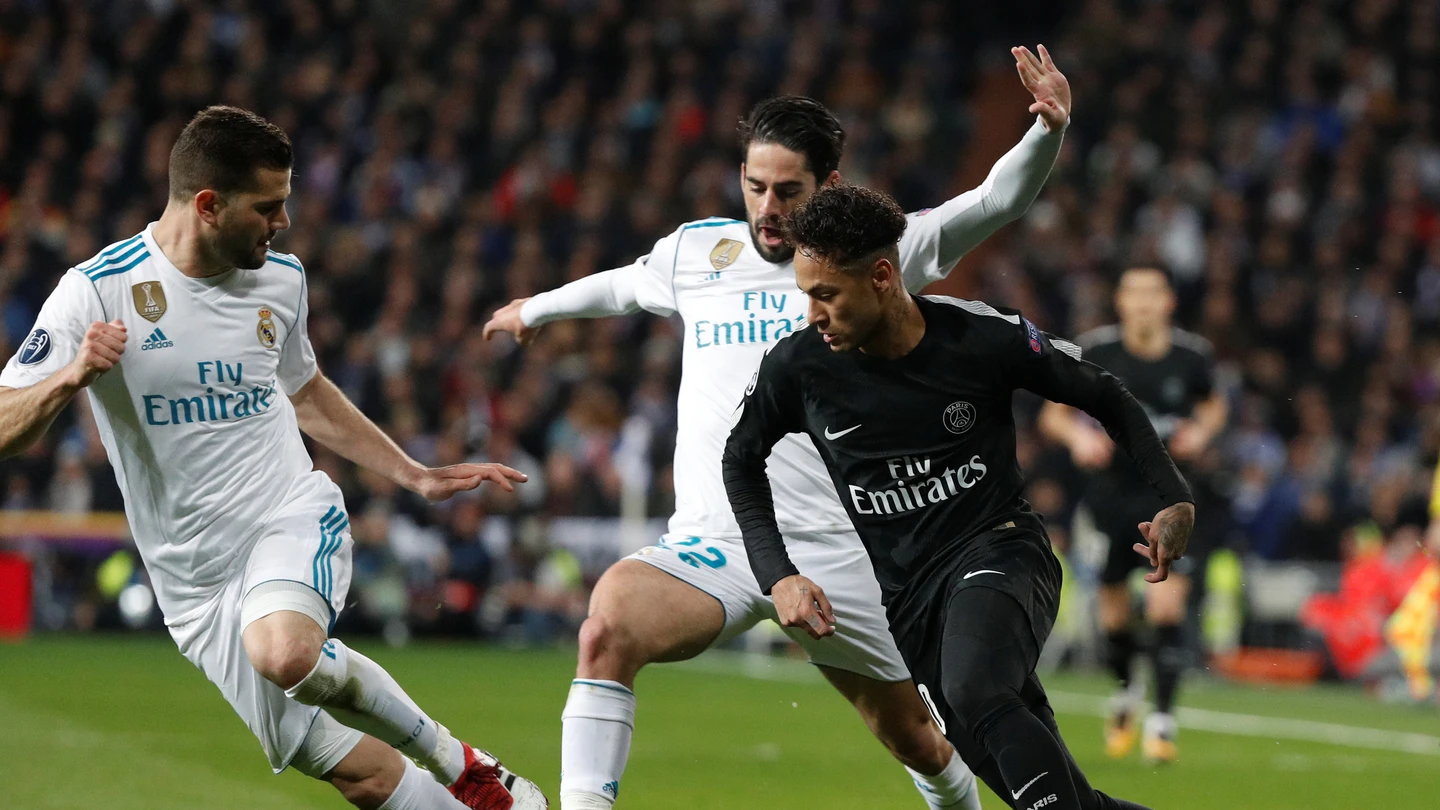 Neymar intenta zafarse de Isco y Nacho Neymar intenta zafarse de Isco y Nacho