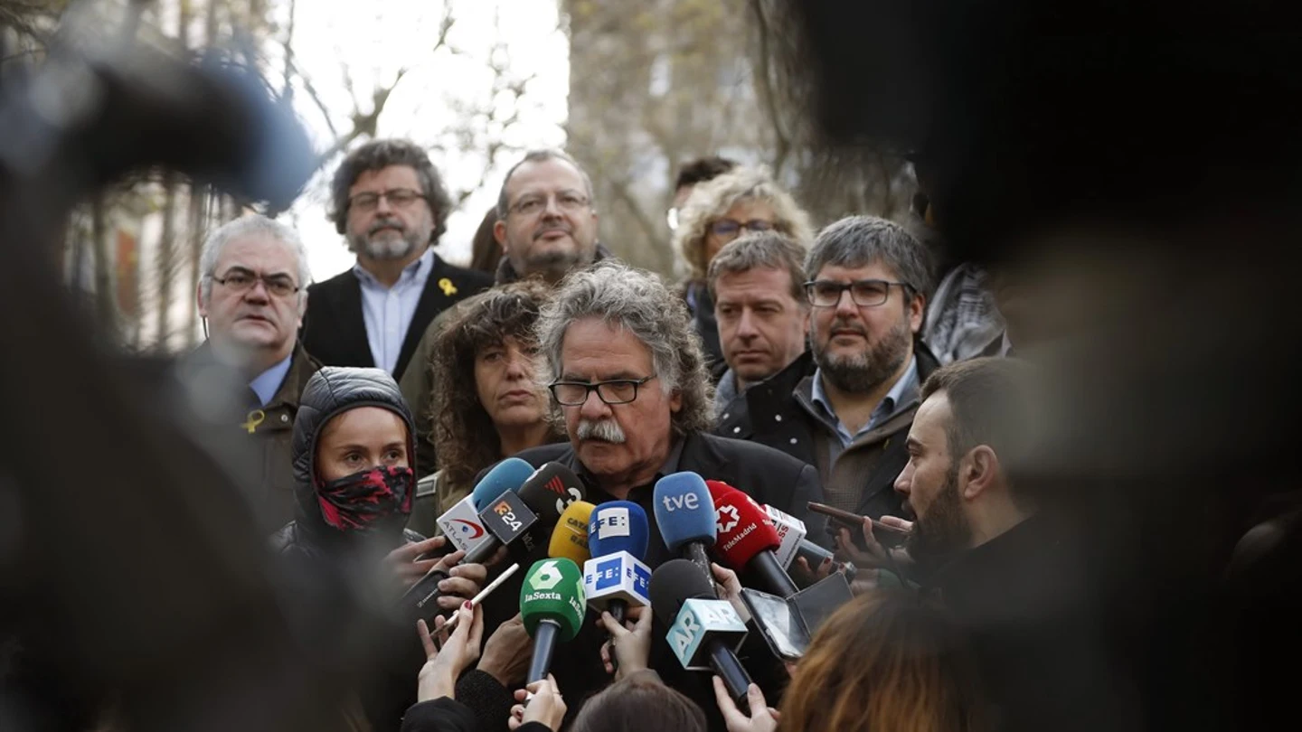 Joan Tardà hablando con los medios Joan Tardà hablando con los medios