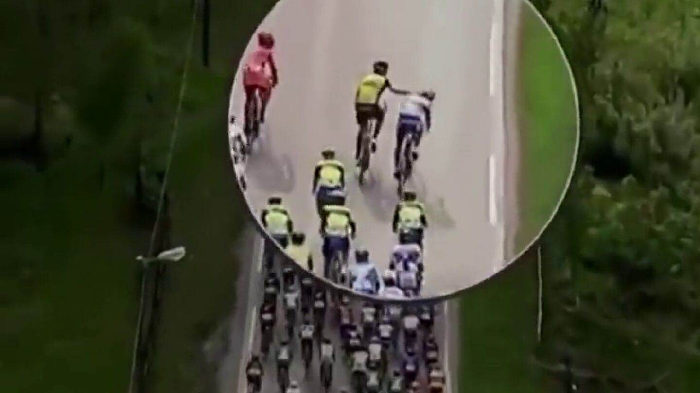 Lars Boom, expulsado del Tour de Normand&iacute;a tras propinar un pu&ntilde;etazo a otro ciclista en plena carrera