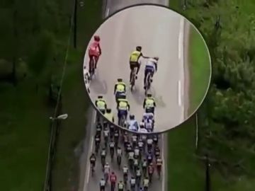 Lars Boom, expulsado del Tour de Normandía tras propinar un puñetazo a otro ciclista en plena carrera Lars Boom, expulsado del Tour de Normandía tras propinar un puñetazo a otro ciclista en plena carrera
