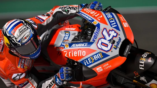 Andrea Dovizioso, subido en su Ducati Andrea Dovizioso, subido en su Ducati