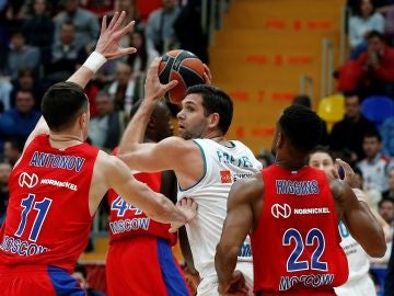 Felipe Reyes busca a un compañero ante el CSKA Felipe Reyes busca a un compañero ante el CSKA