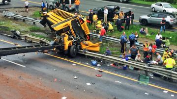 Imagen del estado en el que quedó el autobús escolar tras el choque