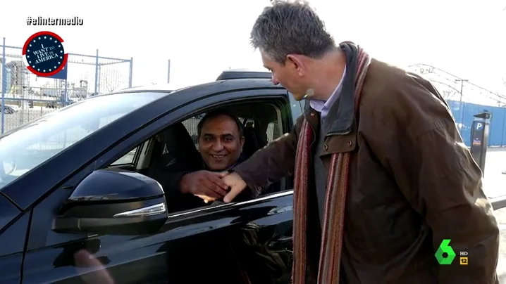 Guillermo Fesser con un conductor
