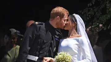 La increíble similitud entre el vestido de novia de Meghan Markle y el de la infanta Cristina La increíble similitud entre el vestido de novia de Meghan Markle y el de la infanta Cristina