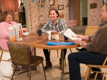 Roseanne - Temporada 10 - Capítulo 6: No es país para viejas Roseanne - Temporada 10 - Capítulo 6: No es país para viejas