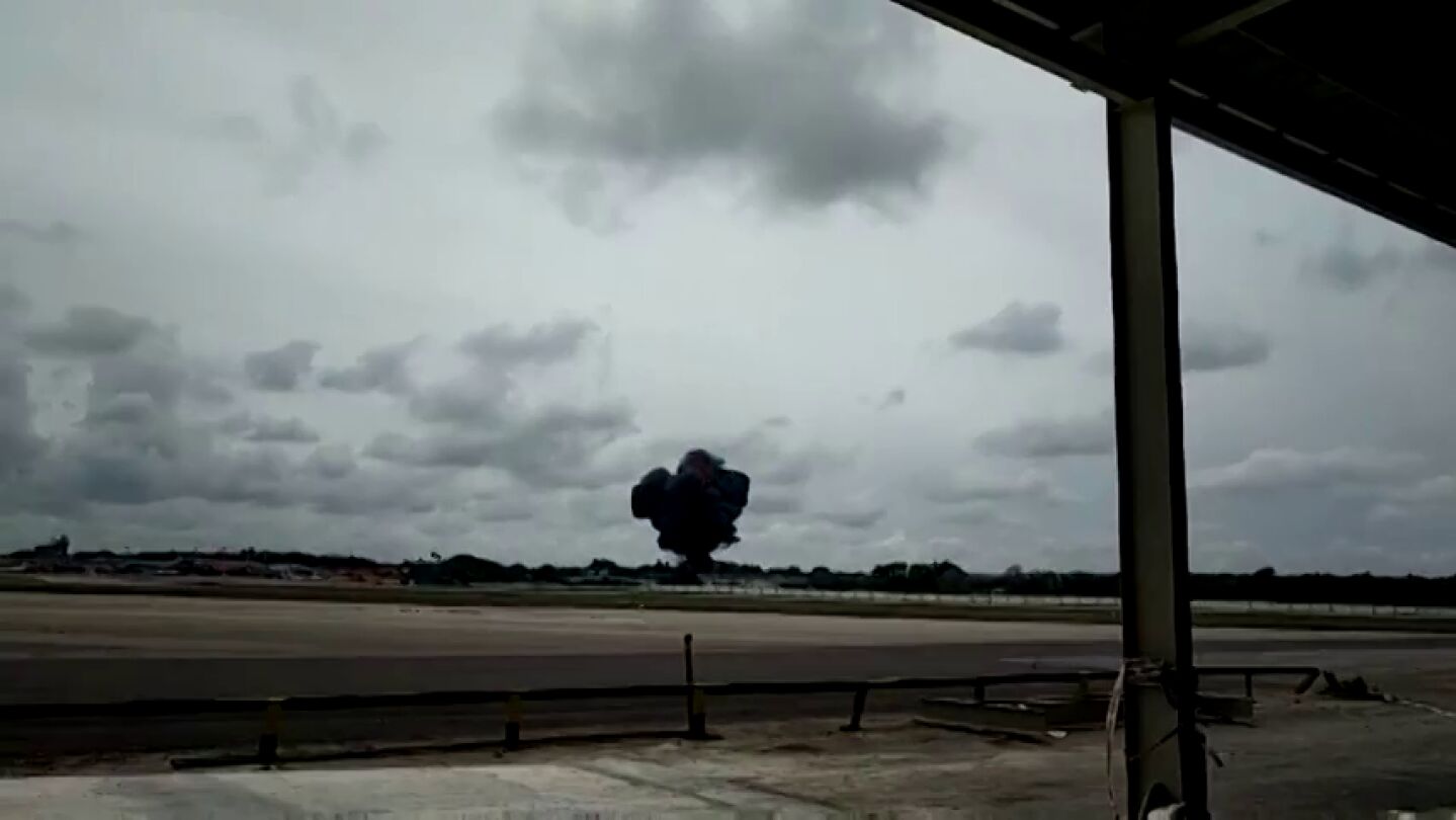 Testigos del accidente de avi&oacute;n en La Habana dicen que el Boeing 737 intent&oacute; volver al aeropuerto y choc&oacute; con cables de electricidad