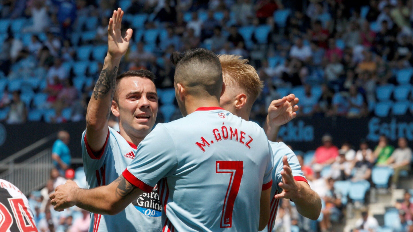 Aspas y Maxi G&oacute;mez celebran un gol