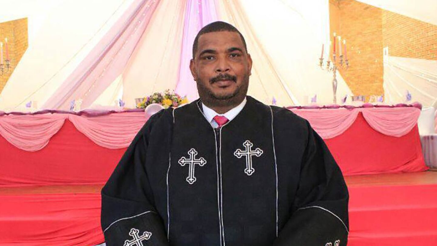 El pastor Oscar Bougardt