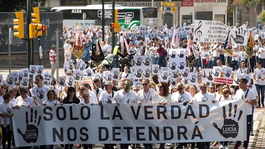 Miles de personas reclaman la "verdad" y piden "justicia" por el caso de Lucía Vivar Miles de personas reclaman la "verdad" y piden "justicia" por el caso de Lucía Vivar