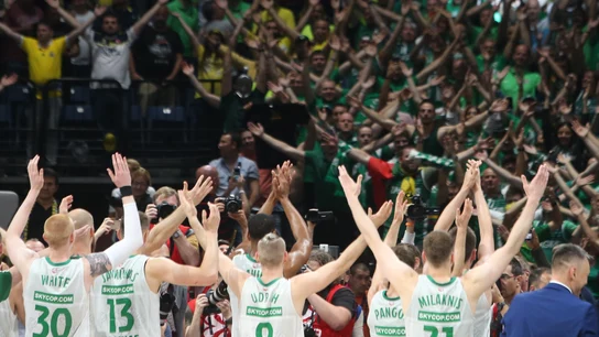 Zalgiris Kaunas celebrando la victoria Zalgiris Kaunas celebrando la victoria