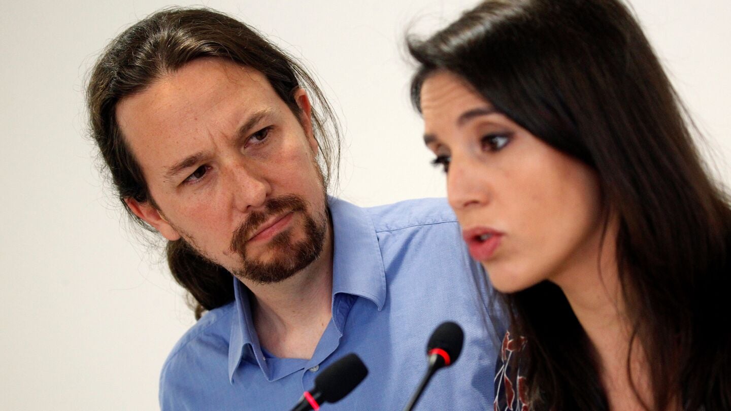 El secretario general de Podemos, Pablo Iglesias, y la portavoz parlamentaria, Irene Montero