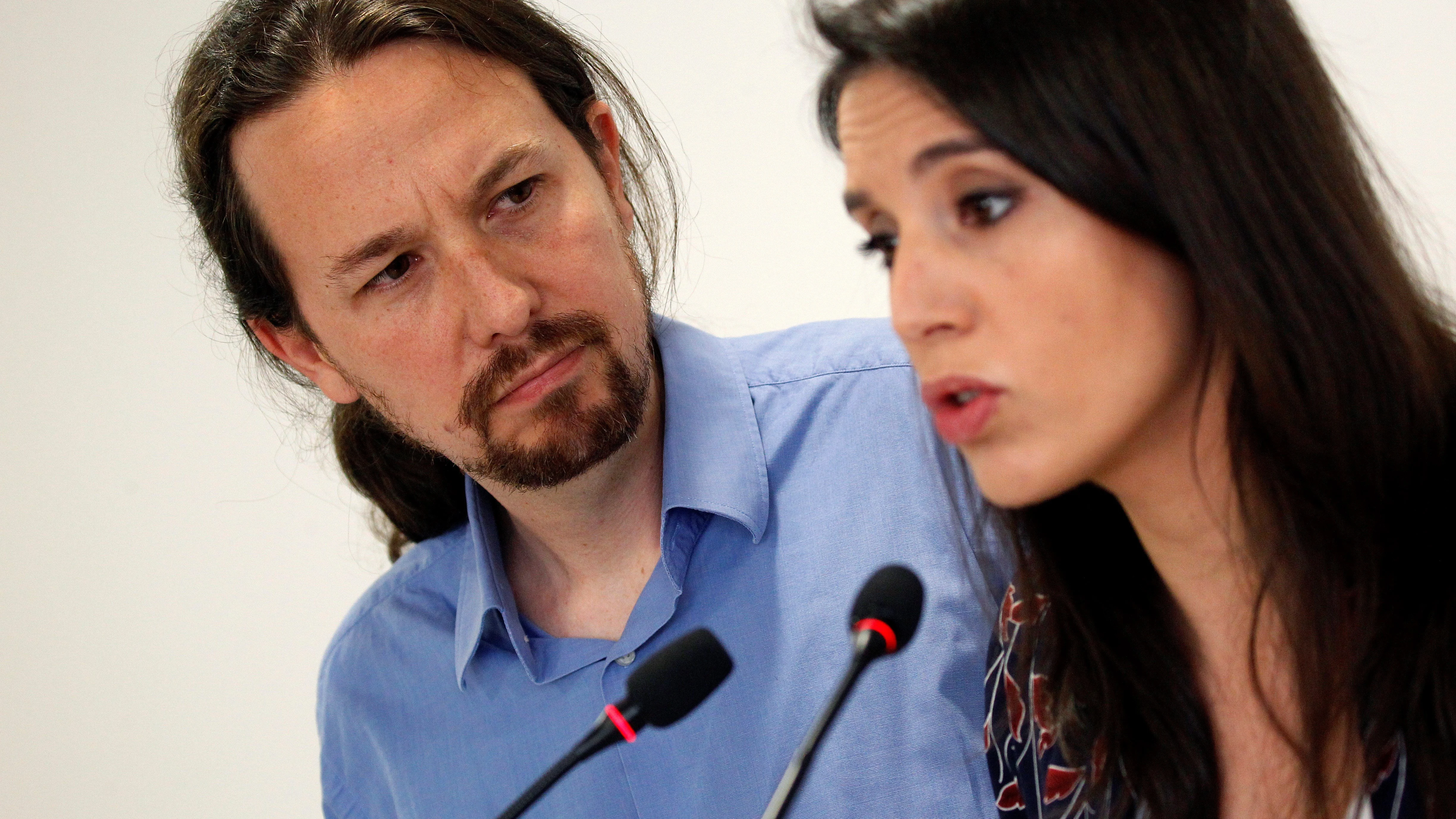 El secretario general de Podemos, Pablo Iglesias, y la portavoz parlamentaria, Irene Montero