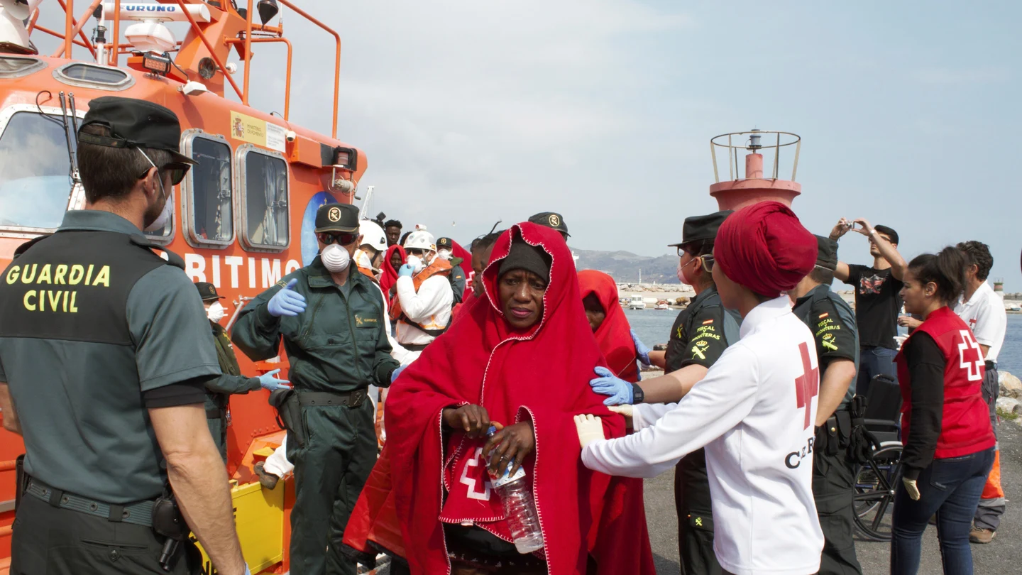 Llegada al puerto de Motril de 55 inmigrantes subsaharianos, entre ellos cinco mujeres y cinco menores Llegada al puerto de Motril de 55 inmigrantes subsaharianos, entre ellos cinco mujeres y cinco menores