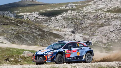 Dani Sordo se mantiene tercero tras un rally de descartes Dani Sordo se mantiene tercero tras un rally de descartes
