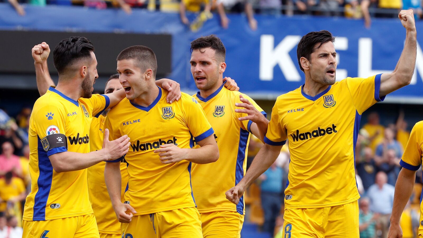 El Alcorc&oacute;n celebrando un gol