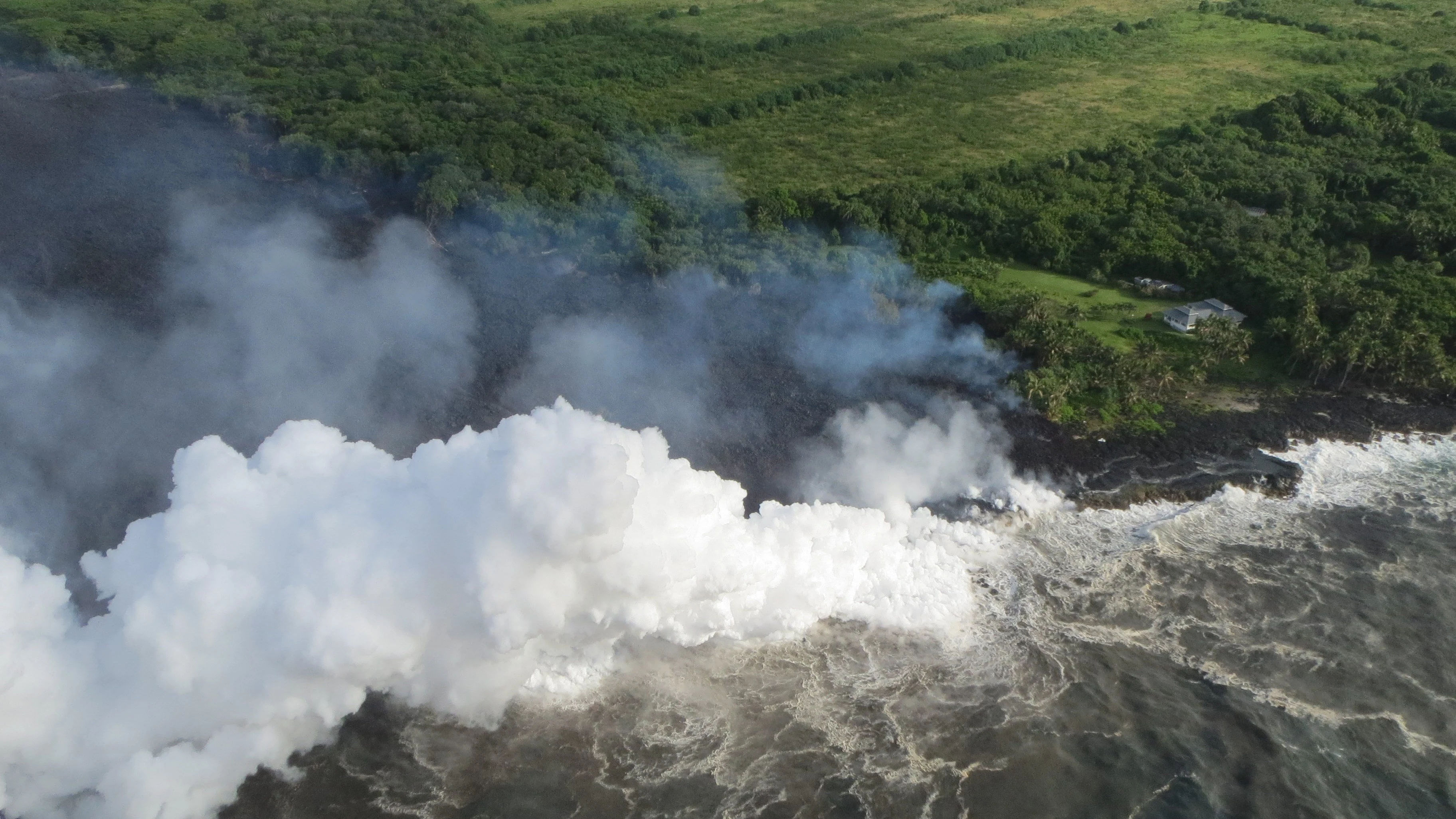 La lava del Kilauea llega al Pacífico