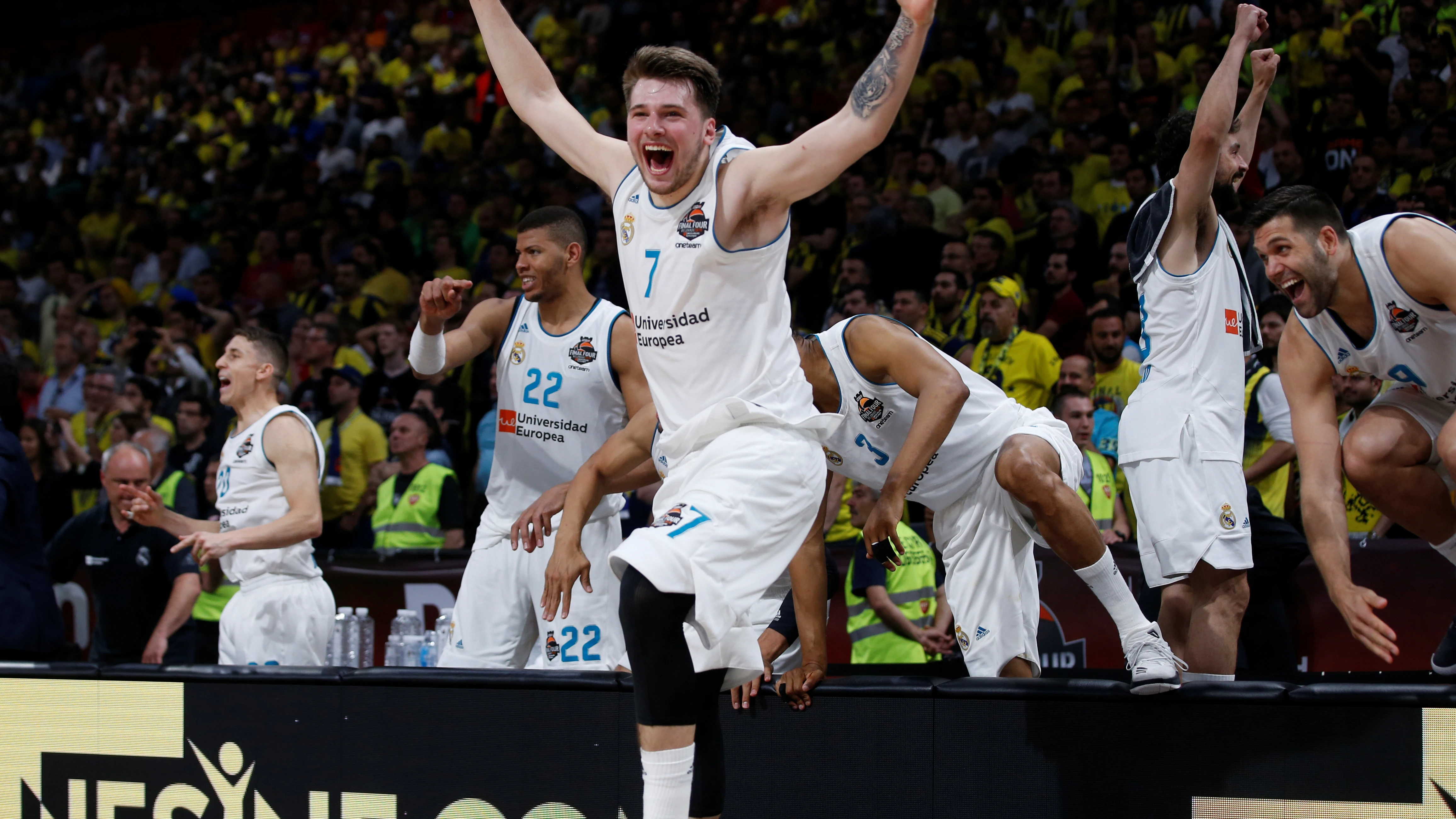 Luka Doncic celebra la Euroliga lograda por el Real Madrid