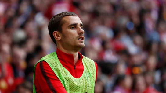 Griezmann, calentando en la banda del Metropolitano Griezmann, calentando en la banda del Metropolitano