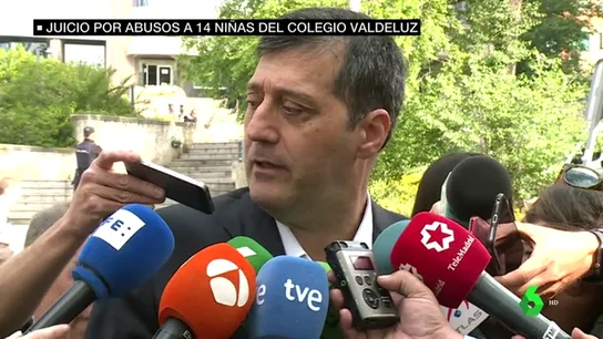 Padre de una menor que denunció a su profesor en el colegio Valdeluz por abusos sexuales Padre de una menor que denunció a su profesor en el colegio Valdeluz por abusos sexuales