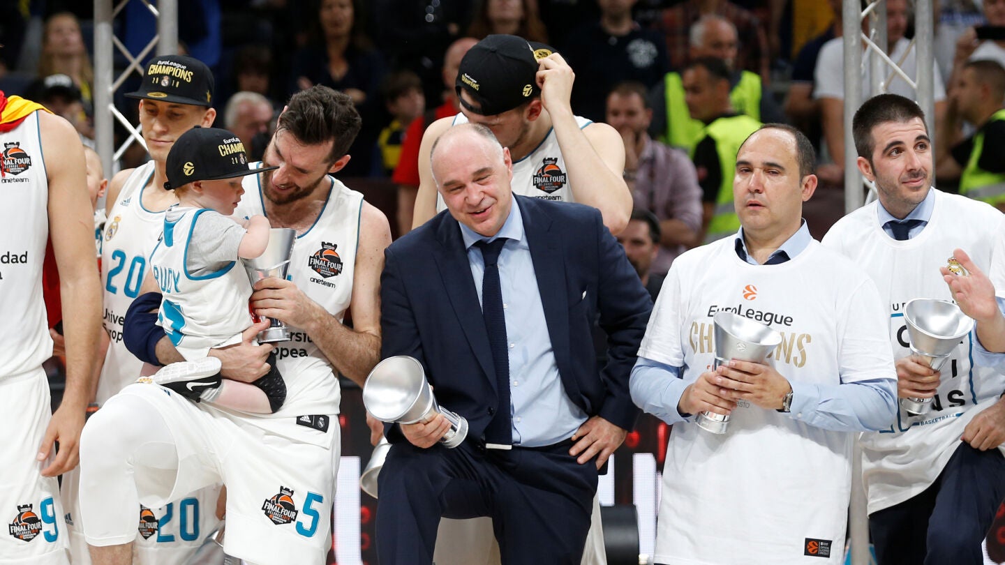 Pablo Laso, junto a sus jugadores tras ganar la Euroliga