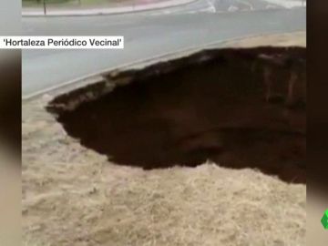 La rotura de un colector deja sin agua a gran parte de la zona este de Madrid y provoca cortes de tráfico en el distrito de Hortaleza La rotura de un colector deja sin agua a gran parte de la zona este de Madrid y provoca cortes de tráfico en el distrito de Hortaleza