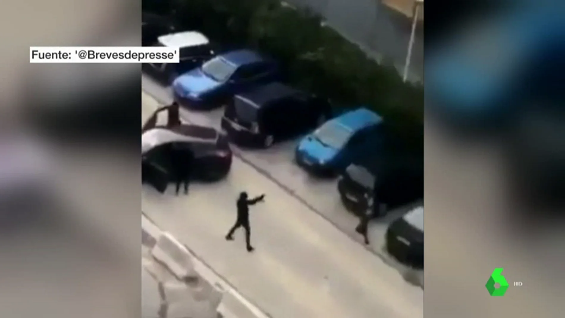 Varios encapuchados disparan con kalashnikovs a un grupo de jóvenes en plena calle de Marsella