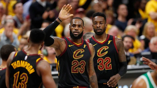 LeBron James celebra una canasta ante los Celtics LeBron James celebra una canasta ante los Celtics