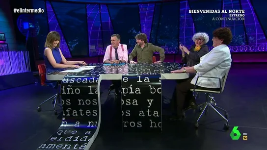 Sandra Sabatés y El Gran Wyoming con Jordi Évole y abuelas de Bienvenidas al norte Sandra Sabatés y El Gran Wyoming con Jordi Évole y abuelas de Bienvenidas al norte